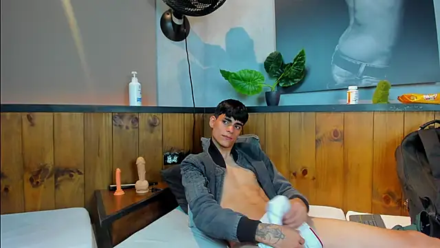 Snapshot of Dani_mc1 chatting on September 9, 2025, 12:03 pm Dani mc1 online show from September 9, 2025, 12:03 pm