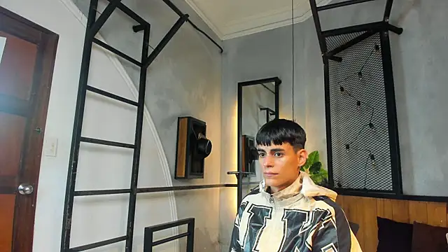 Snapshot of Dani_mc1 chatting on November 4, 2025, 11:47 am Dani mc1 online show from November 4, 2025, 11:47 am