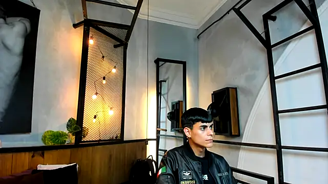 Snapshot of Dani_mc1 chatting on October 17, 2025, 11:45 am Dani mc1 online show from October 17, 2025, 11:45 am