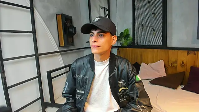 Snapshot of Dani_mc1 chatting on November 2, 2025, 11:37 am Dani mc1 online show from November 2, 2025, 11:37 am