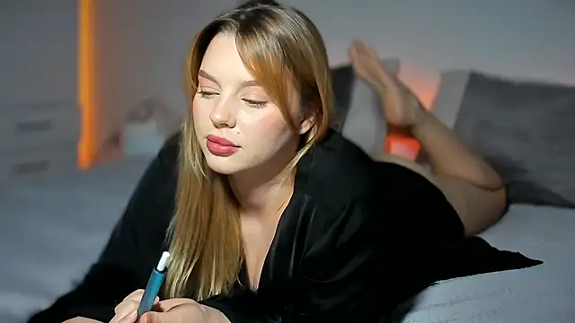 LilyFlamee online show from March 4, 2026, 4:15 pm