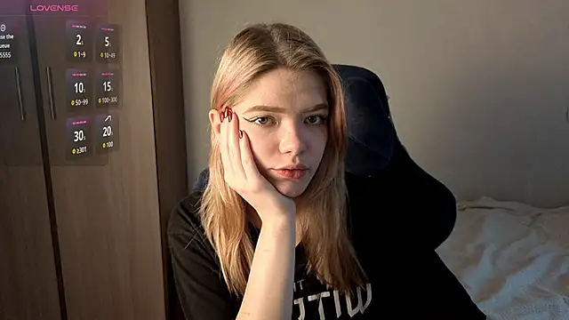 Snapshot of KatanaSVibe chatting on October 29, 2025, 11:42 am KatanaSVibe online show from October 29, 2025, 11:42 am