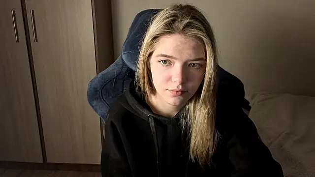 Snapshot of KatanaSVibe chatting on October 24, 2025, 12:59 pm KatanaSVibe online show from October 24, 2025, 12:59 pm