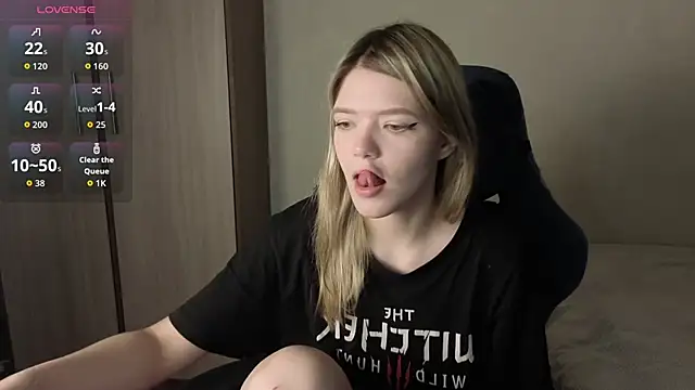 Snapshot of KatanaSVibe chatting on December 1, 2025, 1:01 pm KatanaSVibe online show from December 1, 2025, 1:01 pm