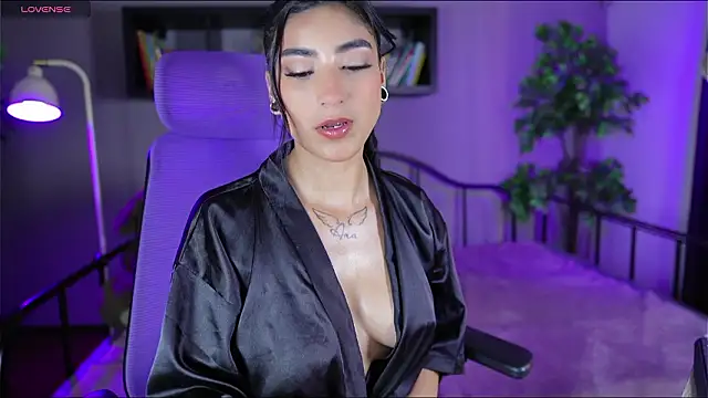 Emma and Issac online show from February 28, 2026, 9:14 pm