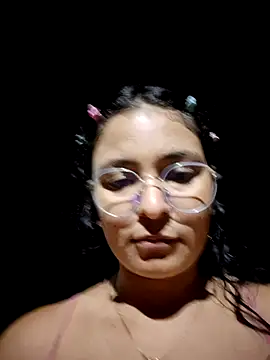 Snapshot of Lily-o chatting on November 10, 2025, 11:32 pm Lily-o online show from November 10, 2025, 11:32 pm