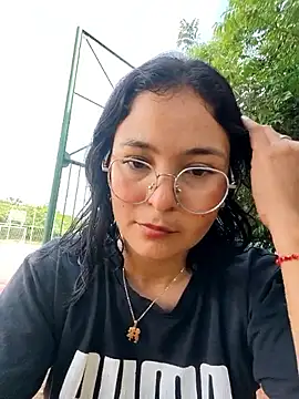 Snapshot of Lily-o chatting on December 1, 2025, 2:29 pm Lily-o online show from December 1, 2025, 2:29 pm