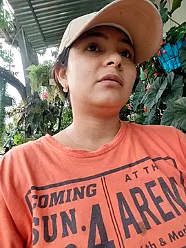 Snapshot of Lily-o chatting on October 24, 2025, 8:41 pm Lily-o online show from October 24, 2025, 8:41 pm