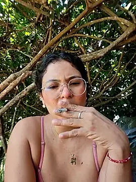 Snapshot of Lily-o chatting on November 1, 2025, 3:17 pm Lily-o online show from November 1, 2025, 3:17 pm