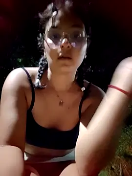 Snapshot of Lily-o chatting on November 13, 2025, 12:36 am Lily-o online show from November 13, 2025, 12:36 am