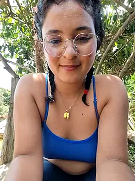 Snapshot of Lily-o chatting on November 3, 2025, 4:10 pm Lily-o online show from November 3, 2025, 4:10 pm