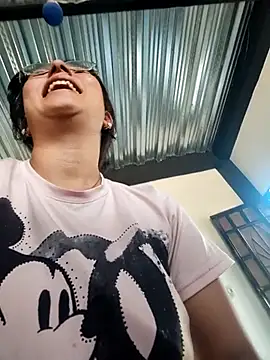 Snapshot of Lily-o chatting on November 23, 2025, 2:16 pm Lily-o online show from November 23, 2025, 2:16 pm