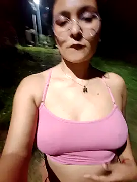 Snapshot of Lily-o chatting on November 2, 2025, 3:22 am Lily-o online show from November 2, 2025, 3:22 am