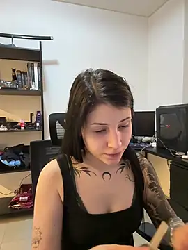Snapshot of Privad_ravenna chatting on May 28, 2026, 8:48 pm Privad ravenna online show from May 28, 2026, 8:48 pm