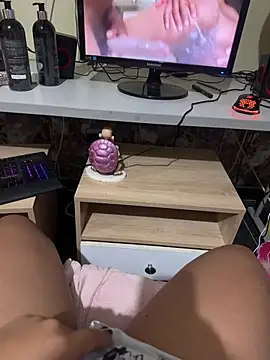 laure torres online show from March 11, 2026, 2:05 am