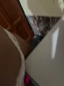 Snapshot of laure_torres chatting on September 12, 2025, 8:03 am laure torres online show from September 12, 2025, 8:03 am