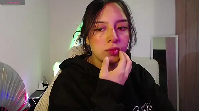 Snapshot of immisssilver chatting on October 4, 2025, 12:56 am immisssilver online show from October 4, 2025, 12:56 am