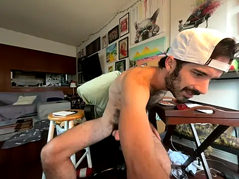 Snapshot of Pupscritch chatting on November 15, 2025, 8:35 pm Pupscritch online show from November 15, 2025, 8:35 pm