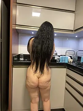 Snapshot of yumi-hot chatting on July 17, 2026, 9:01 pm yumi-hot online show from July 17, 2026, 9:01 pm