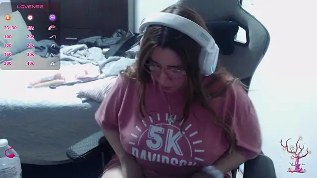 Pink girl0n online show from December 20, 2025, 7:44 am