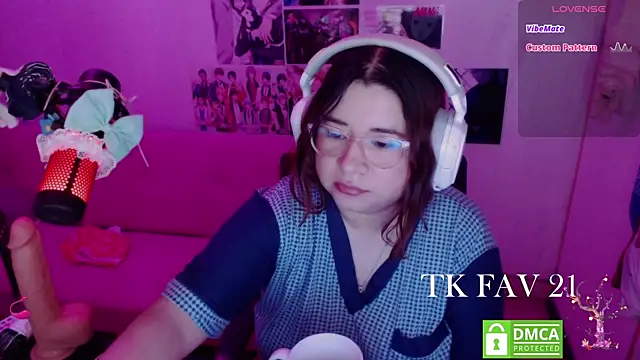 Snapshot of Pink_girl0n chatting on June 1, 2026, 4:45 am Pink girl0n online show from June 1, 2026, 4:45 am
