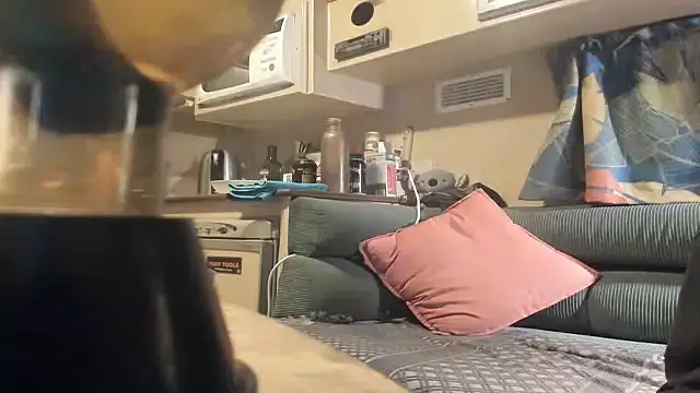 Snapshot of KrystalRoss chatting on November 8, 2025, 10:19 am KrystalRoss online show from November 8, 2025, 10:19 am