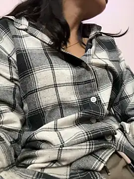 modelnishu online show from September 12, 2025, 4:40 pm