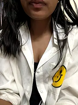 modelnishu online show from November 11, 2025, 1:44 am