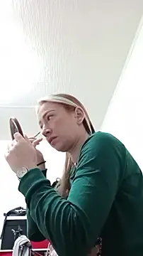 Reina Cummings online show from December 23, 2025, 5:18 am