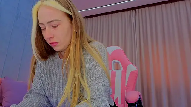 Reina Cummings online show from November 7, 2025, 7:24 am