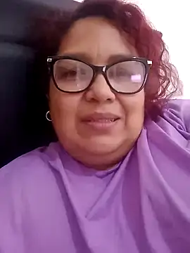 Snapshot of ladytropical1 chatting on September 22, 2025, 12:44 pm ladytropical1 online show from September 22, 2025, 12:44 pm