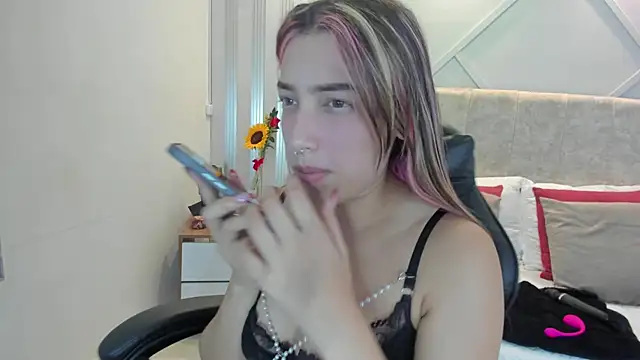 Snapshot of nami_sweet_ chatting on September 19, 2025, 2:37 am nami sweet online show from September 19, 2025, 2:37 am