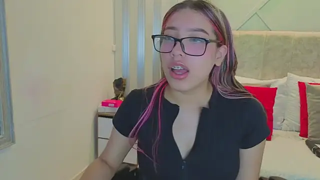 Snapshot of nami_sweet_ chatting on November 8, 2025, 11:25 am nami sweet online show from November 8, 2025, 11:25 am