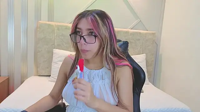 Snapshot of nami_sweet_ chatting on November 6, 2025, 12:09 pm nami sweet online show from November 6, 2025, 12:09 pm