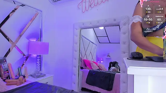 Snapshot of megann__up chatting on October 10, 2025, 3:29 am megann  up online show from October 10, 2025, 3:29 am