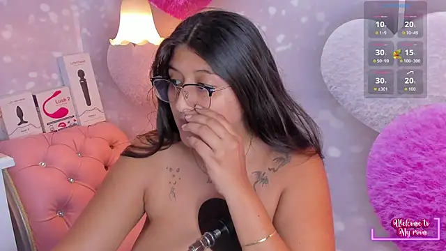 Snapshot of megann__up chatting on September 26, 2025, 3:35 am megann  up online show from September 26, 2025, 3:35 am