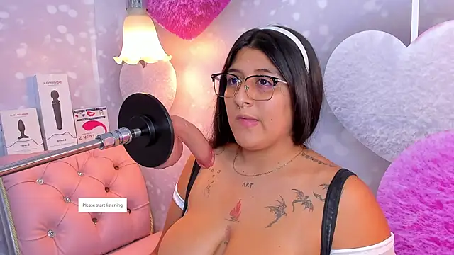 Snapshot of megann__up chatting on September 24, 2025, 3:35 am megann  up online show from September 24, 2025, 3:35 am