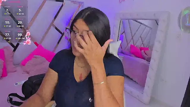 Snapshot of megann__up chatting on October 12, 2025, 11:28 pm megann  up online show from October 12, 2025, 11:28 pm