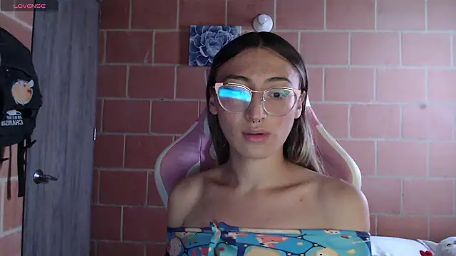 Andrea camilaaa online show from February 23, 2026, 2:17 pm