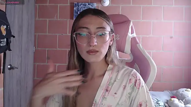 Snapshot of Andrea_camilaaa chatting on October 2, 2025, 3:37 pm Andrea camilaaa online show from October 2, 2025, 3:37 pm