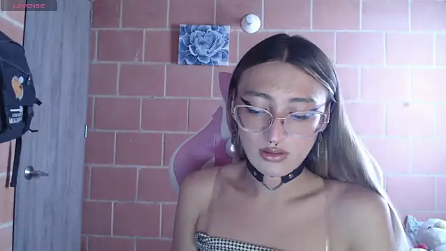 Snapshot of Andrea_camilaaa chatting on October 1, 2025, 3:27 pm Andrea camilaaa online show from October 1, 2025, 3:27 pm