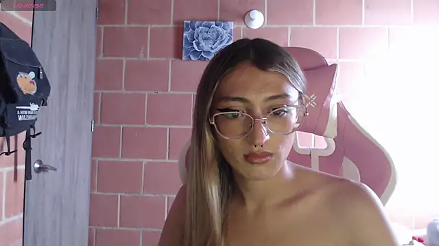 Snapshot of Andrea_camilaaa chatting on September 27, 2025, 5:19 pm Andrea camilaaa online show from September 27, 2025, 5:19 pm