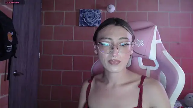 Snapshot of Andrea_camilaaa chatting on October 7, 2025, 3:46 pm Andrea camilaaa online show from October 7, 2025, 3:46 pm