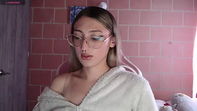 Snapshot of Andrea_camilaaa chatting on September 9, 2025, 5:55 pm Andrea camilaaa online show from September 9, 2025, 5:55 pm