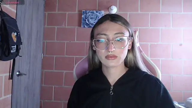 Snapshot of Andrea_camilaaa chatting on September 30, 2025, 2:01 pm Andrea camilaaa online show from September 30, 2025, 2:01 pm