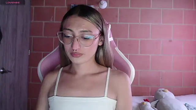 Snapshot of Andrea_camilaaa chatting on September 10, 2025, 5:12 pm Andrea camilaaa online show from September 10, 2025, 5:12 pm