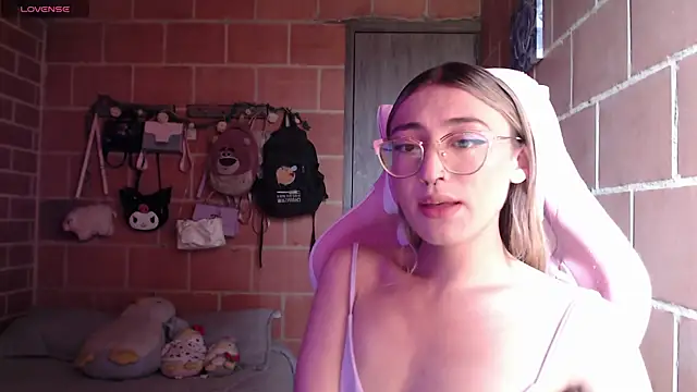 Andrea camilaaa online show from May 25, 2026, 4:17 pm