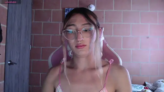 Snapshot of Andrea_camilaaa chatting on December 15, 2025, 4:35 pm Andrea camilaaa online show from December 15, 2025, 4:35 pm