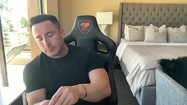 Snapshot of brettmycles28 chatting on October 3, 2025, 6:31 pm brettmycles28 online show from October 3, 2025, 6:31 pm