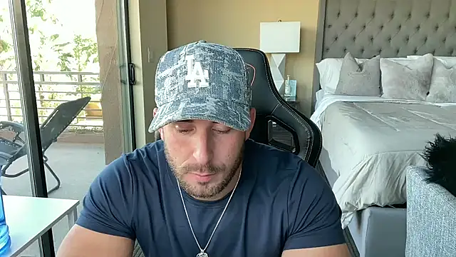 Snapshot of brettmycles28 chatting on October 29, 2025, 10:20 pm brettmycles28 online show from October 29, 2025, 10:20 pm